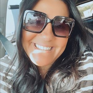 Meet your Posher, Priscila